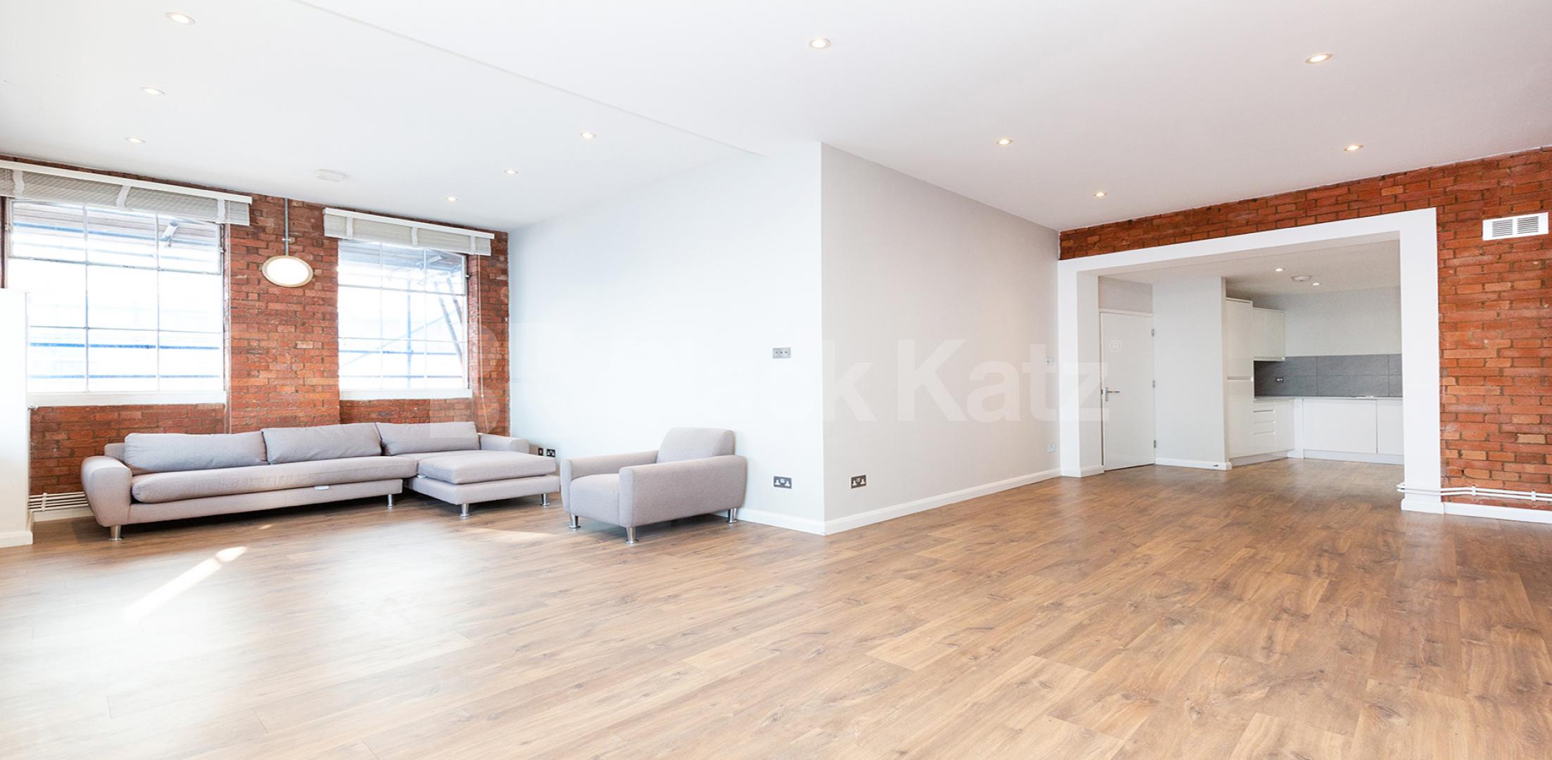 			VIRTUAL TOUR AVAILABLE!, 3 Bedroom, 1 bath, 1 reception Apartment			 Dove Road, CANONBURY-ISLINGTON